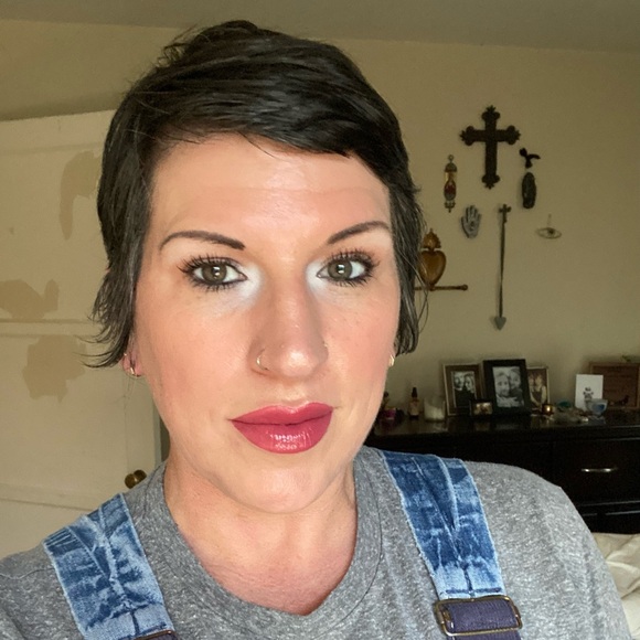 Meet your Posher, Randi - Picture 1 of 1